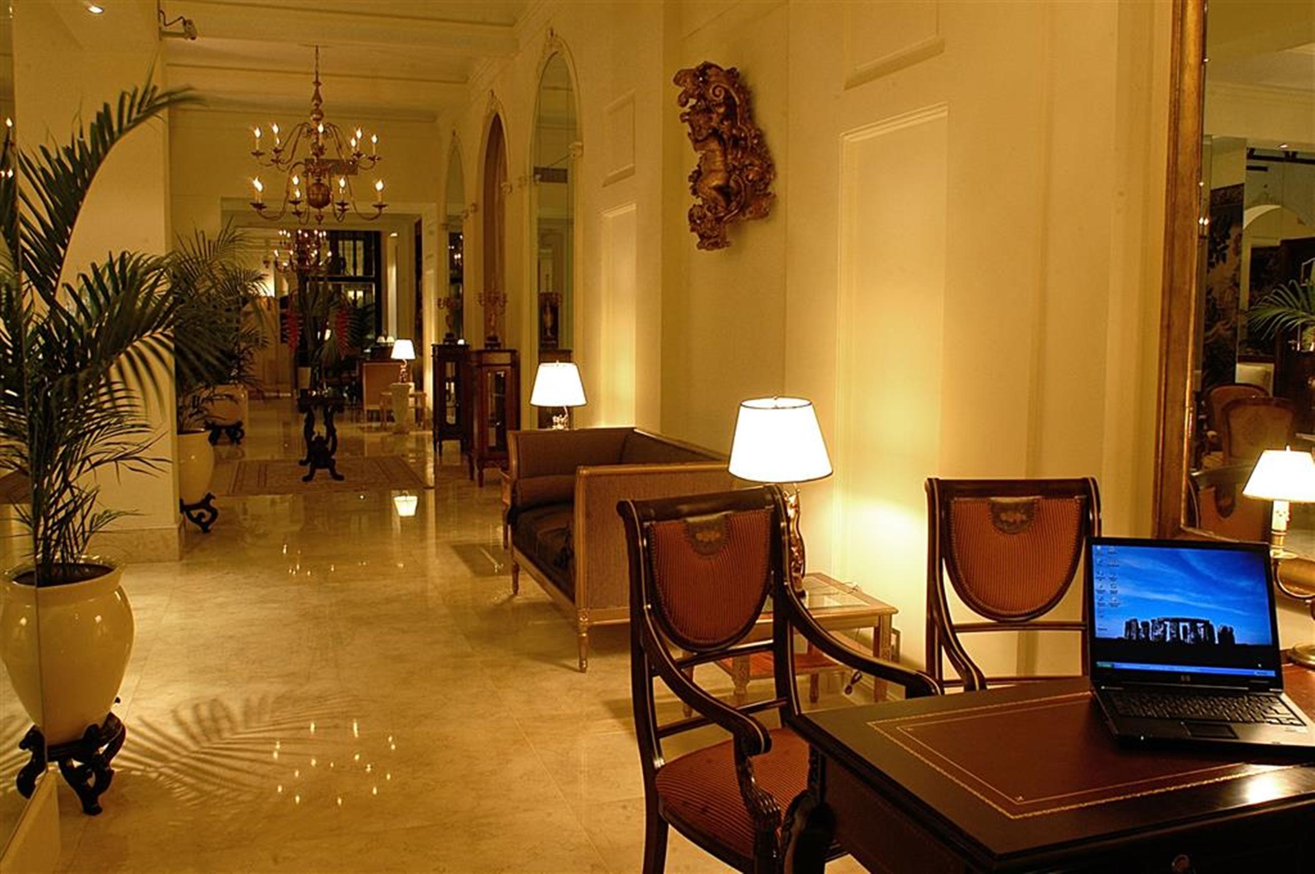 Melia Recoleta Plaza Hotel Буэнос-Айрес Интерьер фото The lobby of the hotel